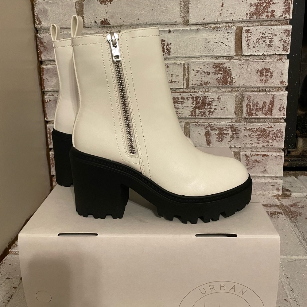 NIB Urban Outfitters UO Zip Up Boot White Brand New